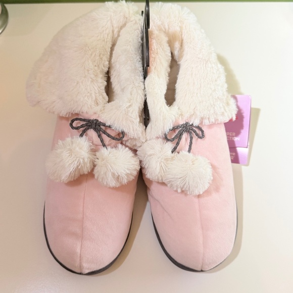 Cozy pink slipper booties with plush faux fur and pom-pom ties - Picture 1 of 5